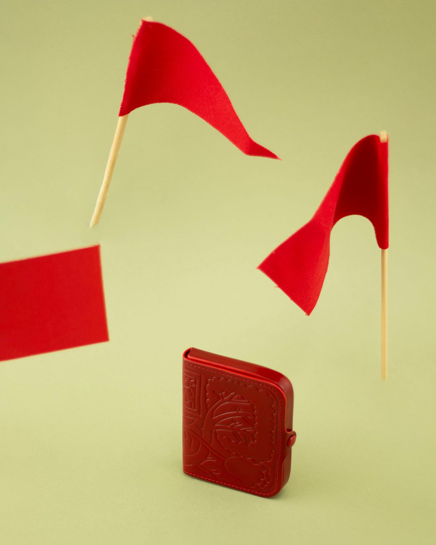 Jules Wallet - Hugo Yoshikawa x Iriarte Iriarte - Red