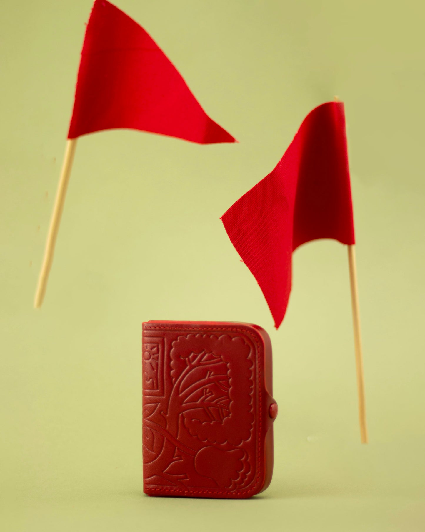 Jules Wallet - Hugo Yoshikawa x Iriarte Iriarte - Red